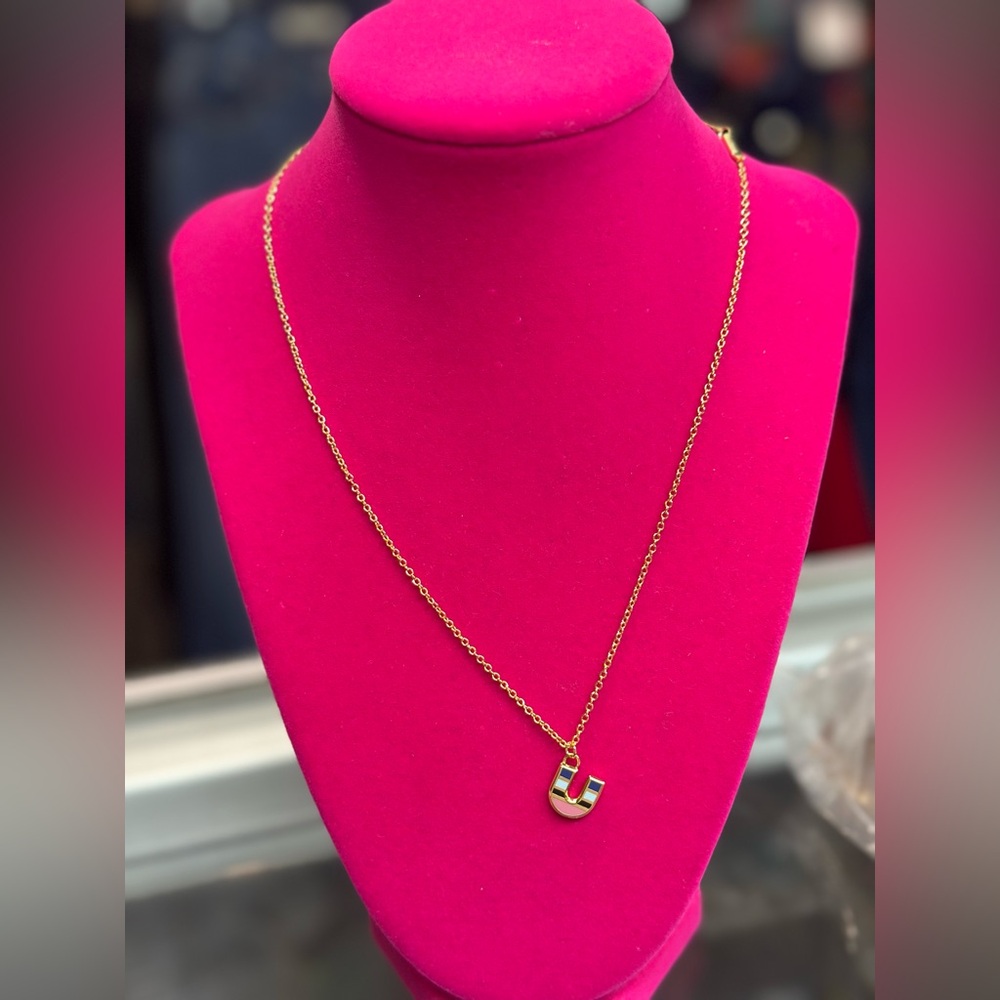 80's Retro Alphabet U Charm Necklace. New no tag‎
